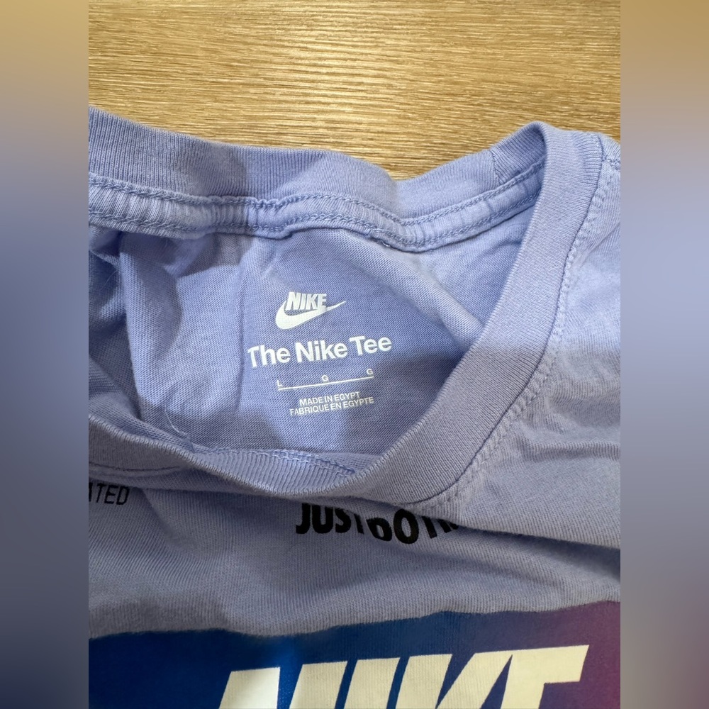 Nike - Picture 3 of 5